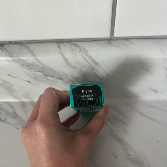 Thrive Teal Mascara with Lengthening Formula - Picture 2 of 4